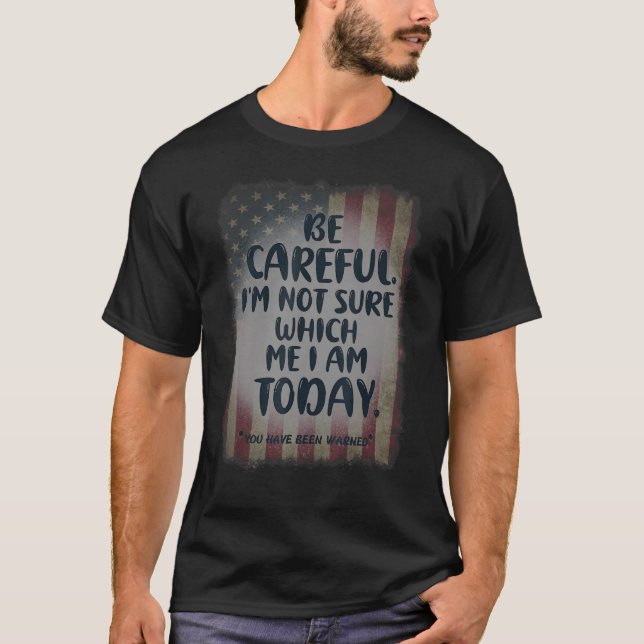 CAMISETA CUIDADO NO ESTOY SEGURO DE QUÉ YO SOY HOY AMERI (Anverso)