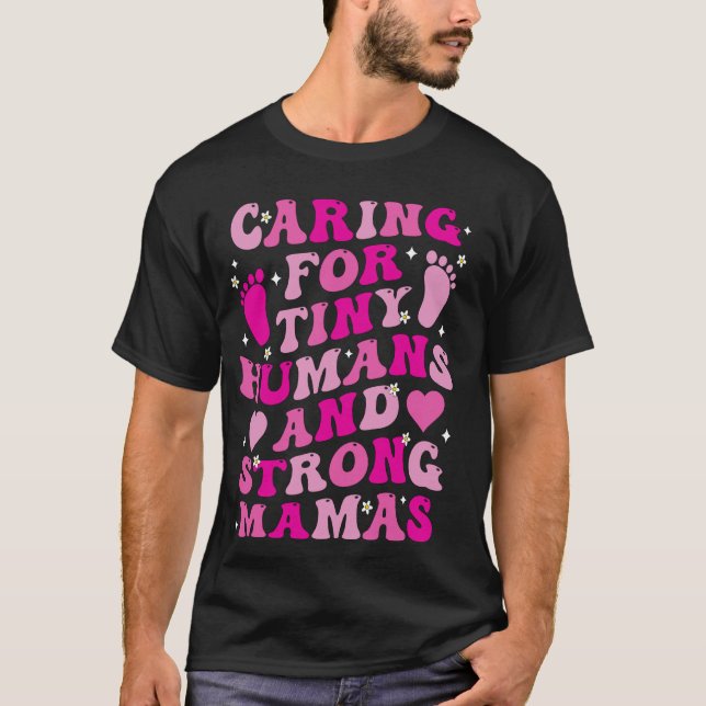 Camiseta Cuidando a los humanos pequeños y a las mamás fuer (Anverso)