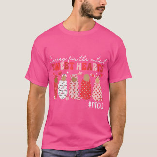 Camiseta Cuidando a los más dulces enamorados Enfermera de
