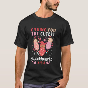 Camiseta Cuidando a los más lindos enamorados Enfermera de