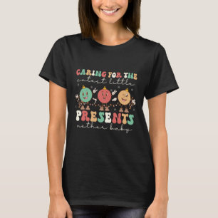 Camiseta Cuidando los regalos más lindos enfermera Mbu Ch