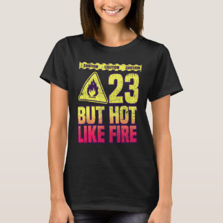 Camiseta Cumpleaños 23. 23 Años Pero Caliente Como Fuego. D