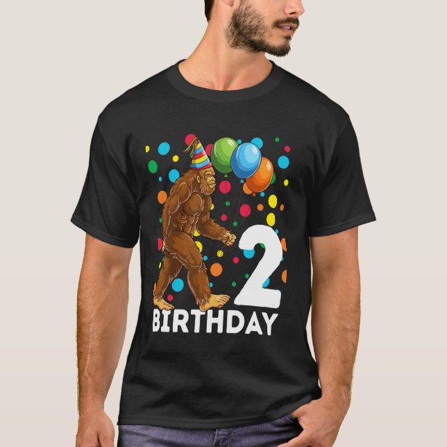 Camiseta Cumpleaños 2 de Bigfoot Amando Sasquatch (Anverso)