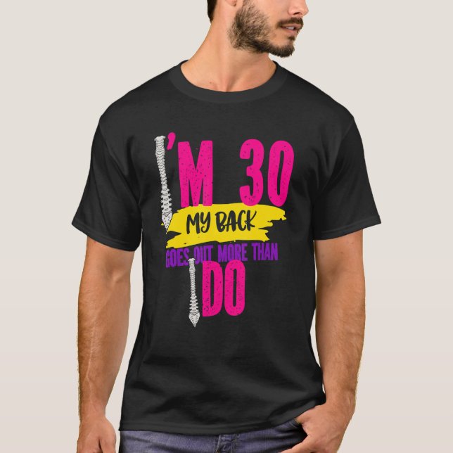 Camiseta Cumpleaños 30 Tengo 30 y me muevo más que yo (Anverso)