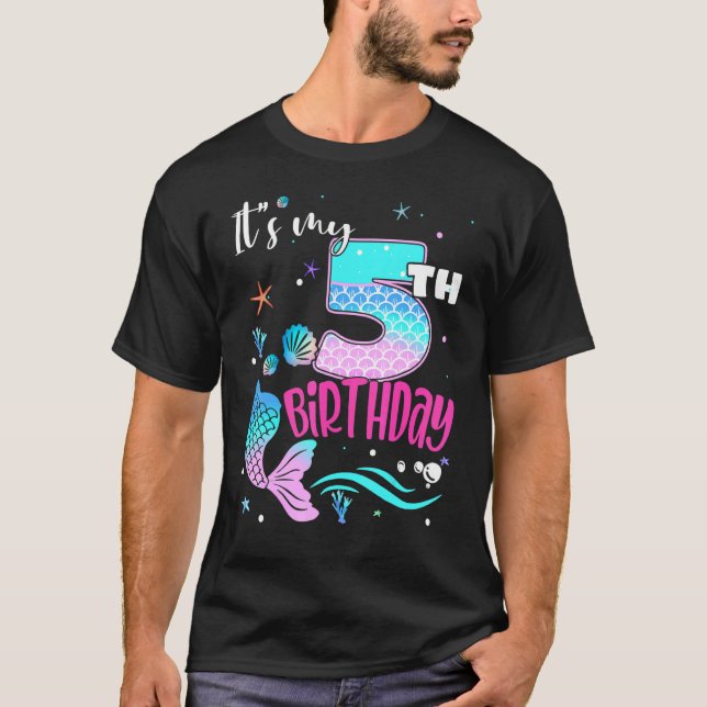 Camiseta Cumpleaños 5. Es mi familia de sirvienta de quinto (Anverso)