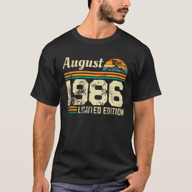 Camiseta Cumpleaños de agosto año personalizado (Anverso)