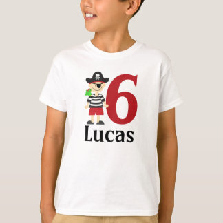 Camiseta Cumpleaños de encargo del pirata del nombre y de