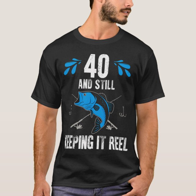 Camiseta Cumpleaños de Pesca Manteniéndolo Real (Anverso)