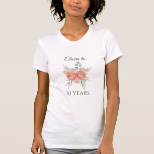 Camiseta Cumpleaños Floral Rosa Coral Elegante con Rosa de