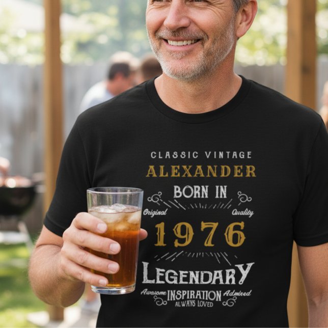 Camiseta Cumpleaños Personalizado 1976 Añadir tu nombre leg (1976 black and gold personalized t-shirt)