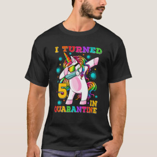 Camiseta Cumplí 5 Años En Cuarentena Dabbing Unicornio