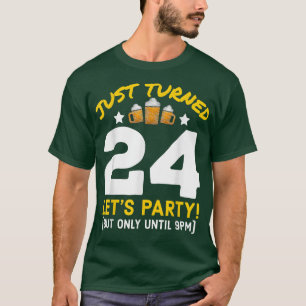 Camiseta Cumplió 24 años como Fiesta hasta las 9 pm.