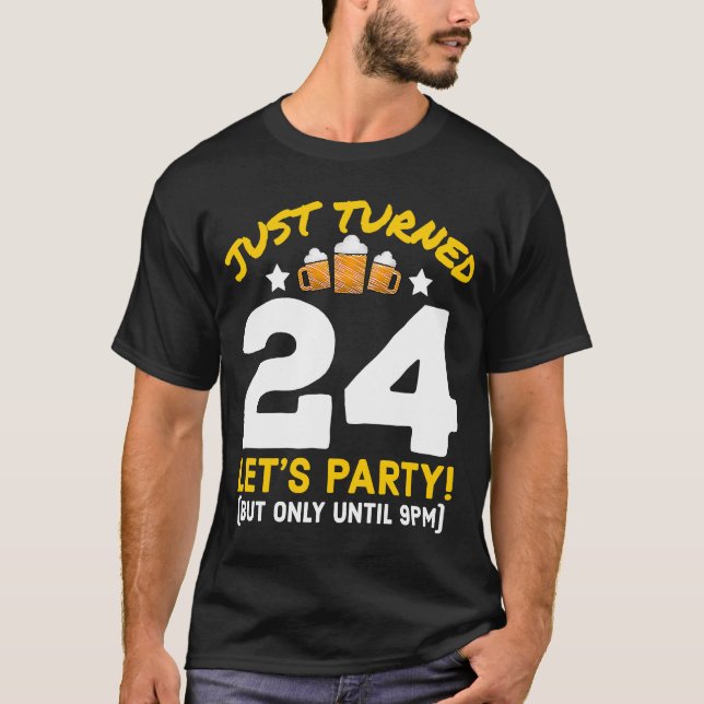 Camiseta Cumplió 24 años de Fiesta hasta las 9 p.m., 24 a.m (Anverso)