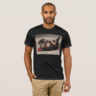Camiseta Cuna de Gato, Un Gato Jugando Con Una Bola de Esta