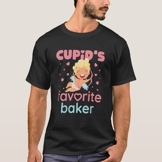 Camiseta Cupid's Favorite Baker Cute Valentine's Day (Anverso)