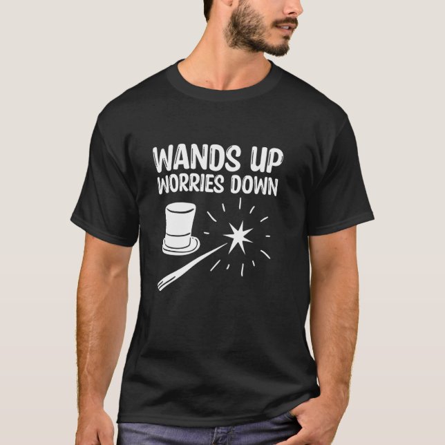 Camiseta Cupones Wands Up Worries Down (Anverso)