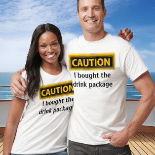 Camiseta Curiosa Travesía con paquetes de bebidas compradas