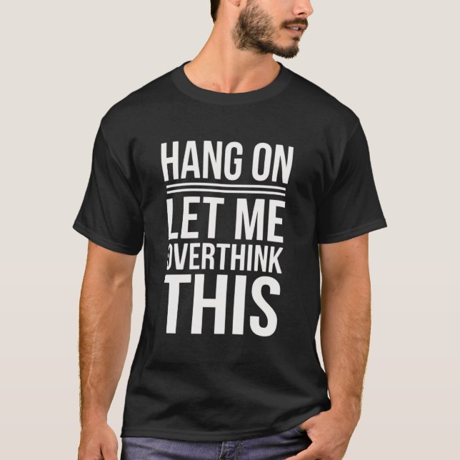Camiseta Curioso colgar en un momento, permítanme sobrepens (Anverso)