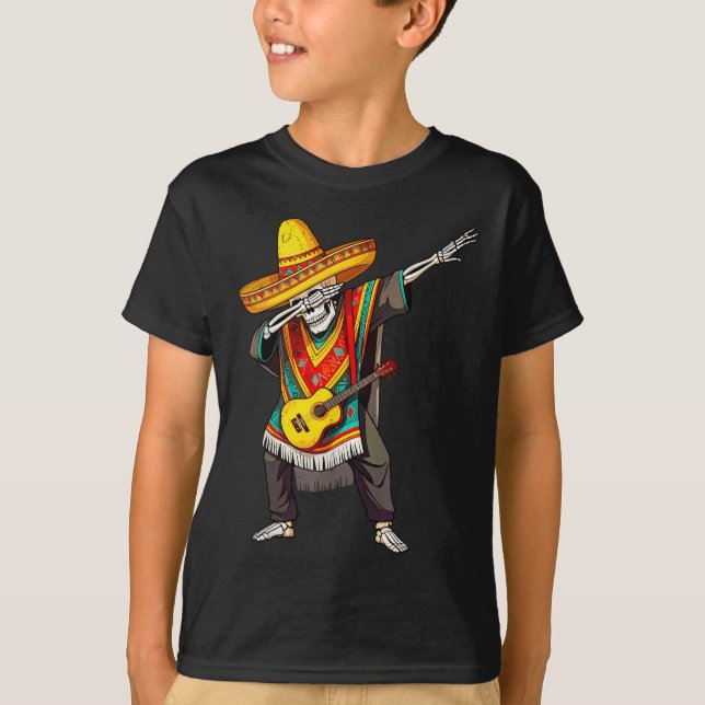 Camiseta Curioso esqueleto mexicano de Dabbing Poncho Cinco (Anverso)