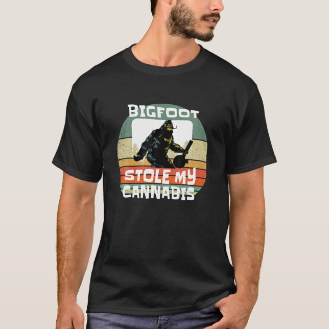 Camiseta Curioso Tee De Pie Grande Hombres Sasquatch Stole  (Anverso)