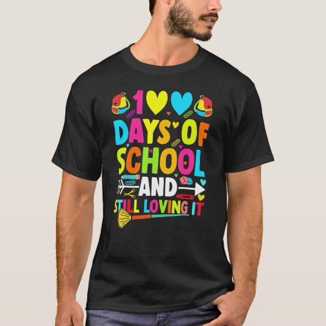 Camiseta Cute 100 Days Of School And Still Loving It Hearts (Anverso)