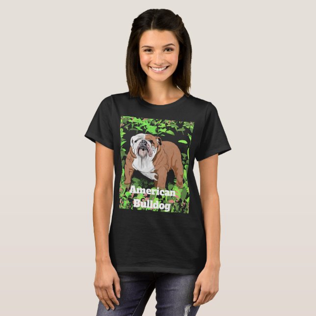 Camiseta Cute American Bulldog Around Bushes (Anverso completo)