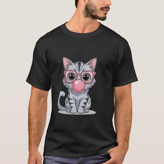 Camiseta Cute and Funny Cat Pink Sunglasses And Blowing Bub (Anverso)