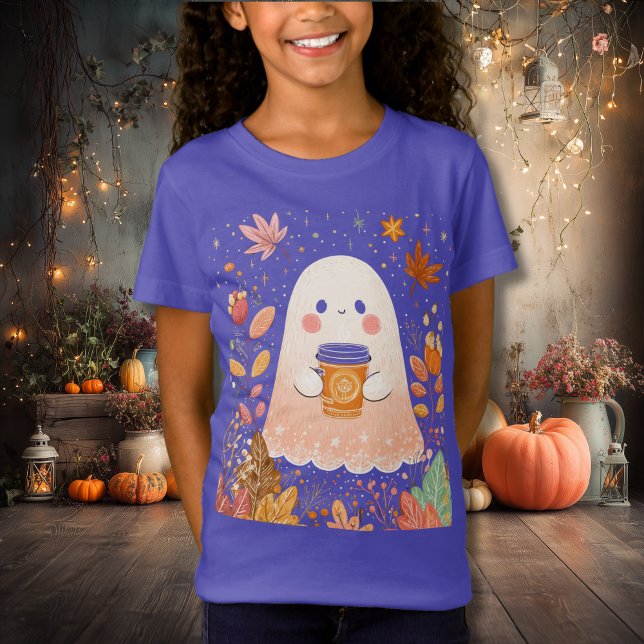Camiseta Cute Autumn Ghost with Pumpkin Coffee – Cozy Fall  (Subido por el creador)