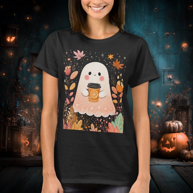 Camiseta Cute Autumn Ghost with Pumpkin Coffee – Cozy Fall  (Subido por el creador)