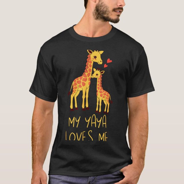 Camiseta Cute Baby Giraffe And Grandma My Yaya Loves Me  (Anverso)