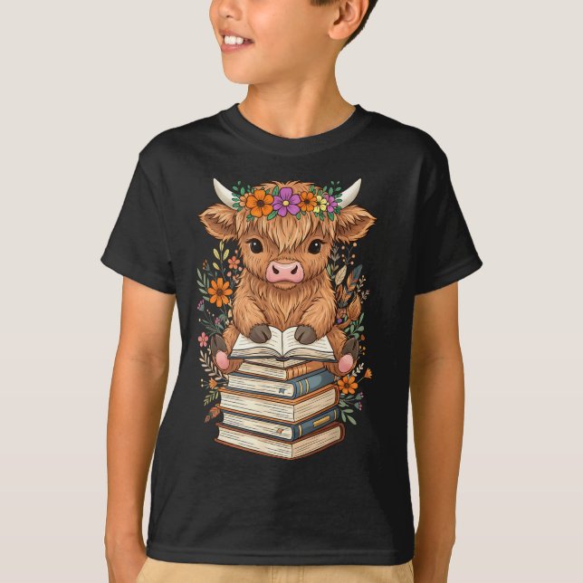 Camiseta Cute Baby Highland Cow Reading Book Librarian Book (Anverso)