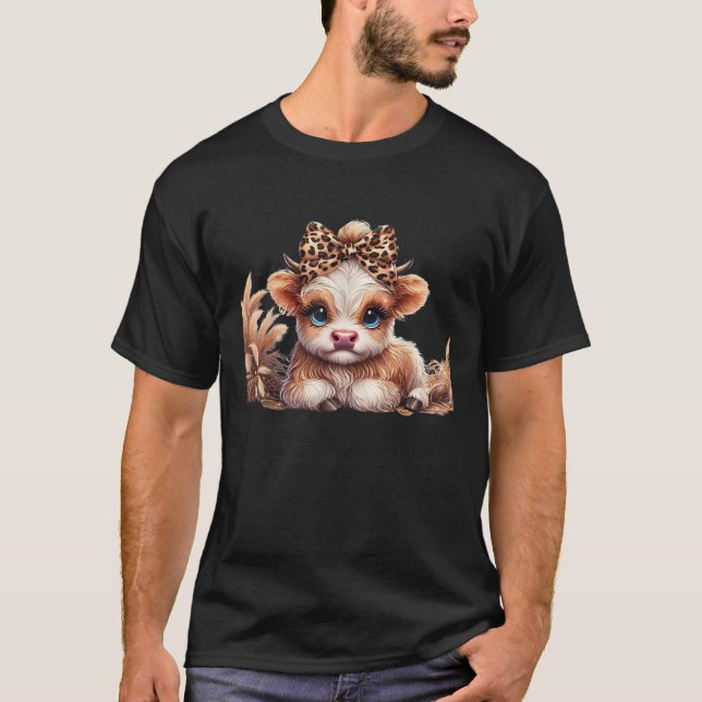 Camiseta Cute Baby Highland Cow With flowers Calf Animal Le (Anverso)