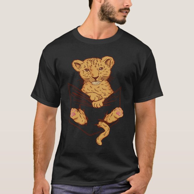 Camiseta Cute baby lion in the bag (Anverso)