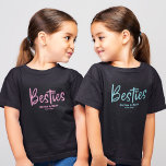 Camiseta Cute Bestis BFF Mejor Amigos Tus Nombres Verde azu<br><div class="desc">¡Nuestra camiseta personalizado 'Best Friends' es perfecta para celebrar tu vínculo especial con tu mejor amigo! El guión moderno y moderno hará que este diseño único destaque. Personalízalo con tus nombres personalizados y el año desde que tu amistad comenzó. Ya sea que estés en la ciudad o en casa, esta...</div>