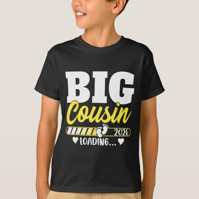 Camiseta Cute Big Cousin Loading 2026 Promoted To Big Cousi (Anverso)