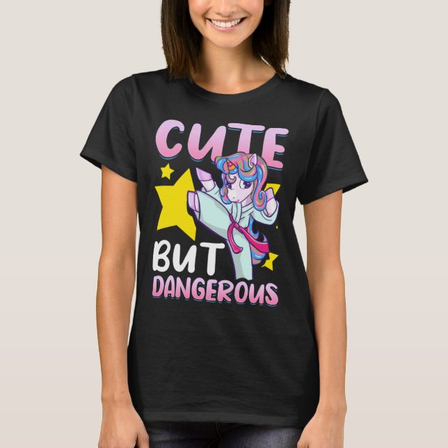 Camiseta Cute But Dangerous Girls MMA  Judo Karate Unicorn  (Anverso)