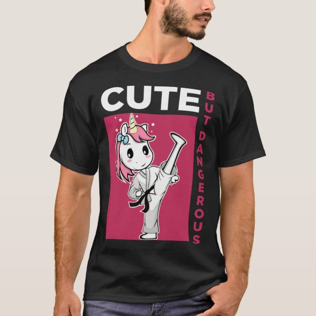 Camiseta Cute but Dangerous Karate Taekwondo Unicorn Karate (Anverso)