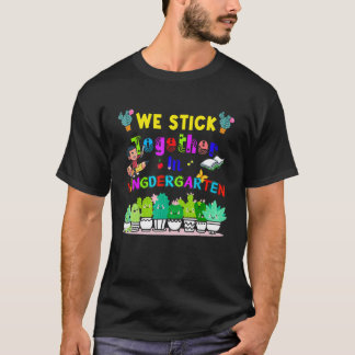 Camiseta Cute Cactus Team Kindergarten We Stick Together Te