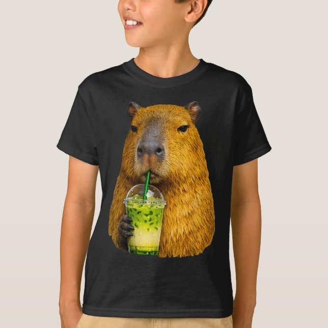 Camiseta Cute capybara iced matcha latte lover meme  (Anverso)