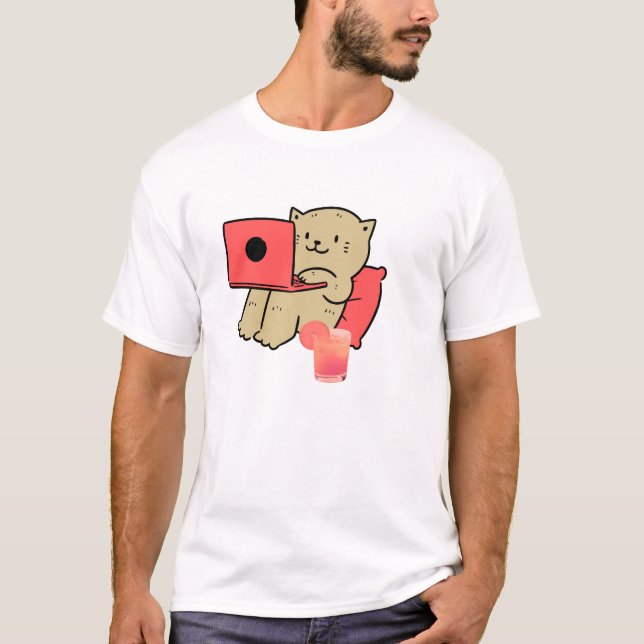 Camiseta “Cute Cat Working on Laptop with Juice” (Anverso)