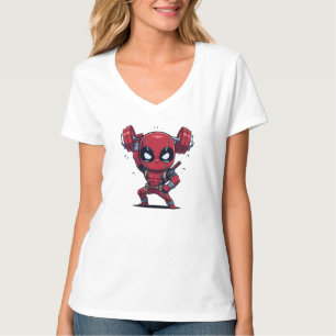 Camiseta Cute Chibi Deadpool Levantando Barra de Pesas Cami