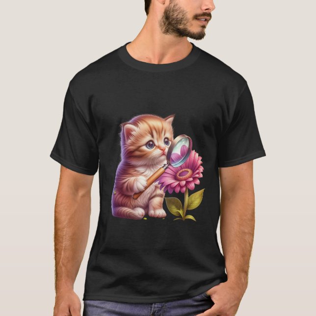 Camiseta Cute Ginger Kitten with Magnifying Glass Art  ✨🐾 (Anverso)