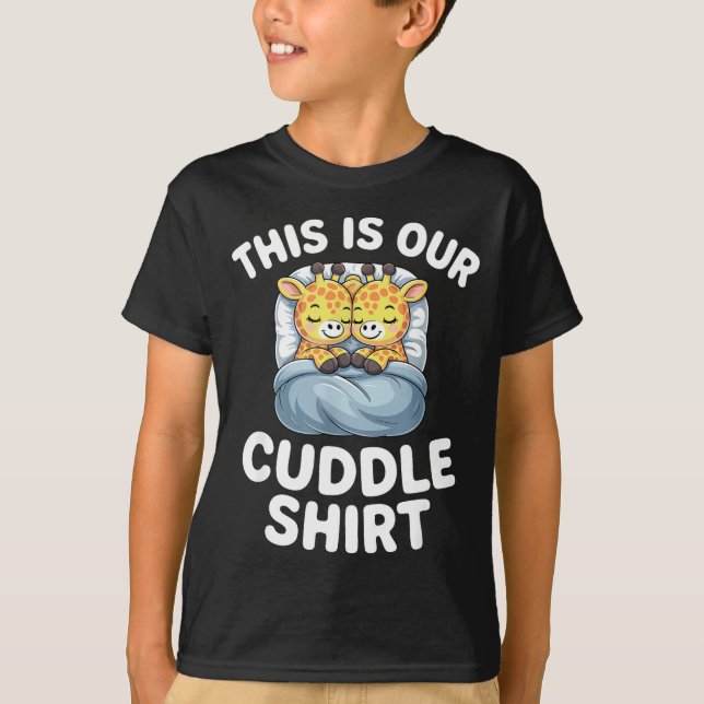 Camiseta Cute Giraffe Couple This Is Our Cuddle  (Anverso)