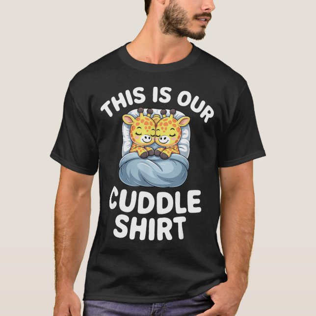 Camiseta Cute Giraffe Couple This Is Our Cuddle  (Anverso)