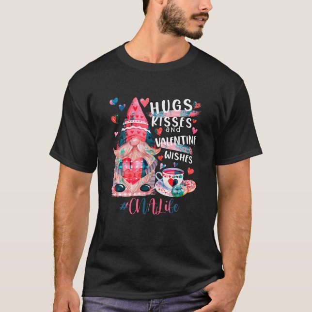 Camiseta Cute Gnome CNA Enfermera de la vida Abrazos de bes (Anverso)