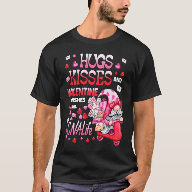 Camiseta Cute Gnome CNA Enfermera de la vida Abrazos de bes (Anverso)