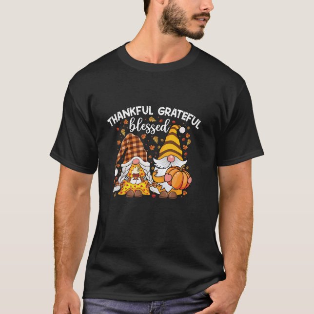 Camiseta Cute gnomes couple with pumpkin spice Fall Yall au (Anverso)