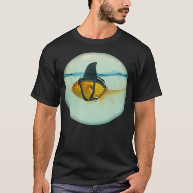 Camiseta Cute Goldfish with a Shark Fin Fashion  (Anverso)