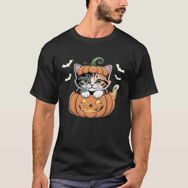Camiseta Cute Halloween Kitten in a Pumpkin Classic T-Shirt (Anverso)