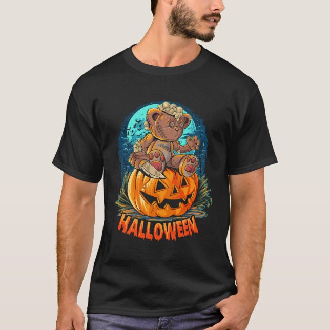 Camiseta Cute Halloween Teddy Bear Sitting Pumpkin Hallowee (Anverso)